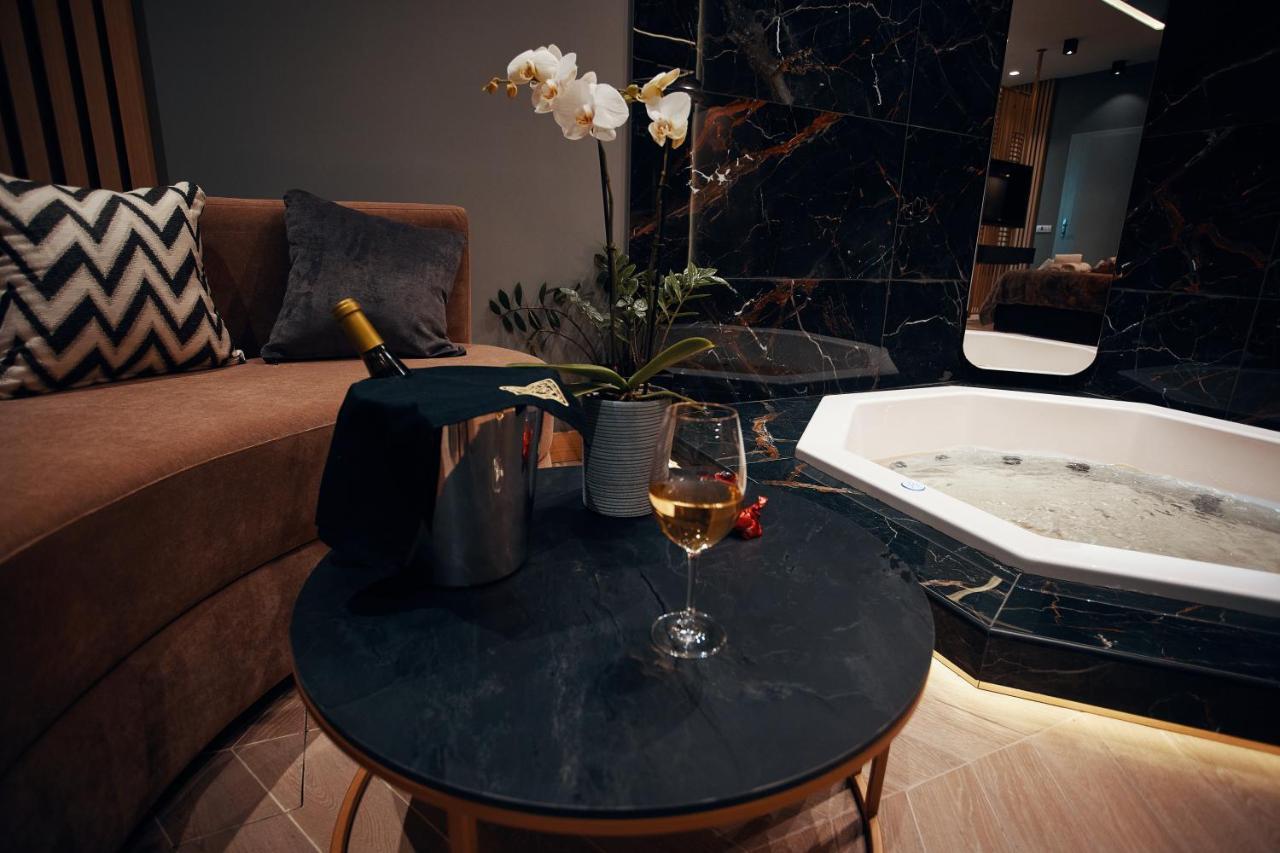 Monza Mirror Apartment Kikinda Eksteriør bilde